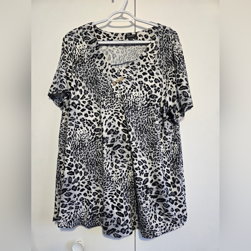Folunsi Leopard Print‎ Blouse with Button Accent- Size 2X